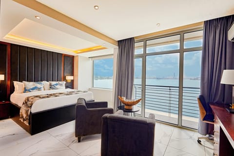 In-room safe, desk, laptop workspace, free WiFi