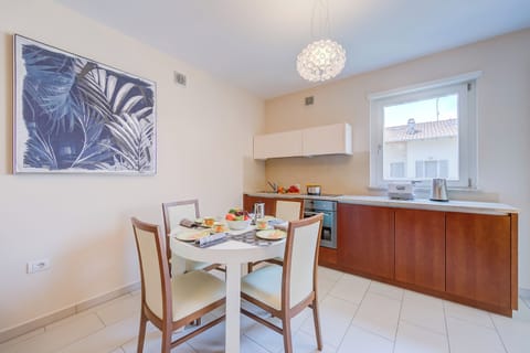 Family Apartment, Multiple Bedrooms (Casa Margherita Few Minutes From Lake) | Dining