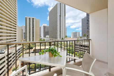 Breezy Lanai with Peak-a-Boo Ocean View