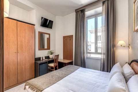 Double Room | Premium bedding, minibar, in-room safe, desk