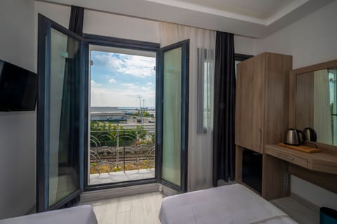 Basic Twin Room | Premium bedding, minibar, in-room safe, desk