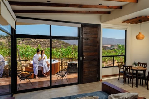 Deluxe Studio Suite, Hot Tub, Garden View | Minibar, blackout drapes, iron/ironing board, free WiFi