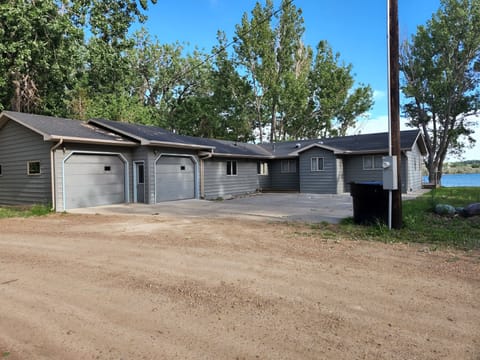 There is a new home build right beside this home. pictures to come. 