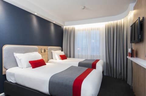 Standard Room, 2 Twin Beds (with Free Hot Breakfast) | Desk, laptop workspace, iron/ironing board, cribs (free)