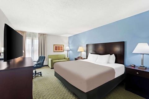 Desk, laptop workspace, iron/ironing board, free WiFi