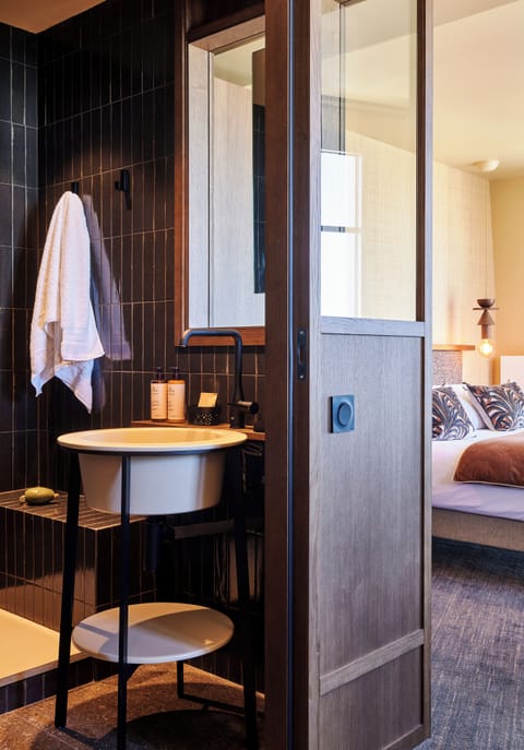 Suite, 1 King Bed with Sofa bed, Sea View | Bathroom | Shower, hydromassage showerhead, eco-friendly toiletries, hair dryer