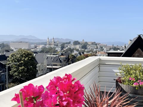 Breathtaking views: Sutro Tower, Pacific Ocean & Golden Gate Bridge on top floor