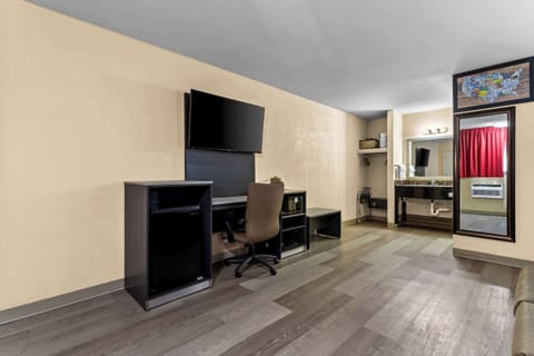 Suite, 1 King Bed with Sofa bed, Non Smoking | In-room safe, desk, iron/ironing board (on request), WiFi (free)