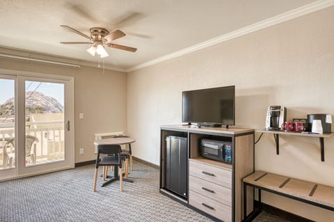 Desk, iron/ironing board, rollaway beds, free WiFi