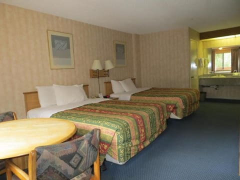 Basic Double Room, Non Smoking | Down comforters, pillowtop beds, desk, laptop workspace
