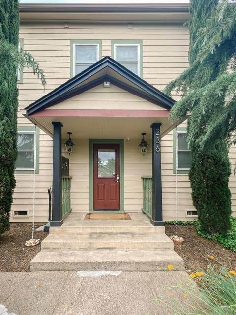 Conveniently located with direct access from the street, plus hassle-free parking in the back for easy arrivals and departures!