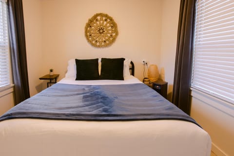 Sink into ultimate comfort on a luxurious Queen-size Casper bed – sweet dreams guaranteed!