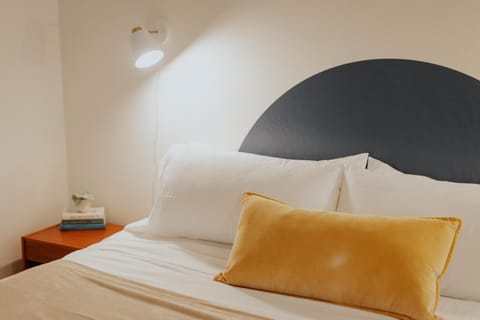 Experience the ultimate comfort with the spacious Casper bed 