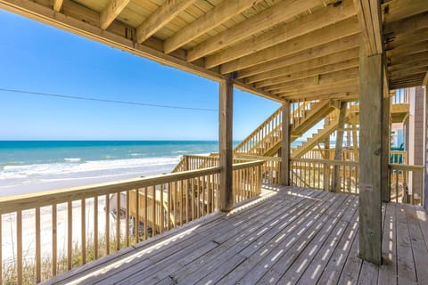 1st Floor Oceanfront Covered Deck