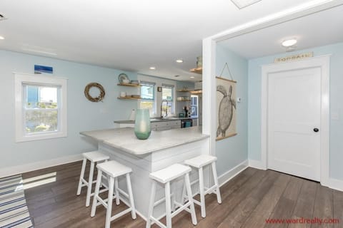 Additional Dining at Counter