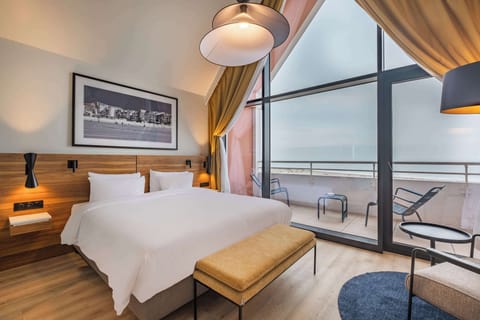 Premium Room, Balcony, Sea View | 1 bedroom, premium bedding, minibar, in-room safe