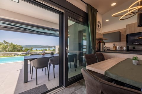 House | 8 bedrooms