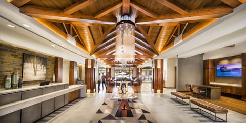 Condo, 2 Bedrooms | Lobby