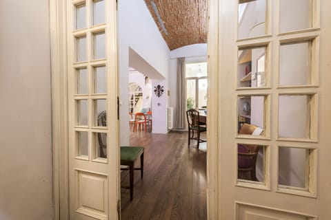 Comfort Apartment | Living area | Flat-screen TV