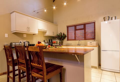 Family House, 3 Bedrooms, Patio, Mountain View | Private kitchen | Electric kettle