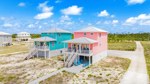 Beachhouse surrounded by sand just 50 steps to beach and pool! 