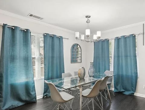 Cozy Modern Getaway near Midtown House in Atlanta