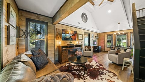 Stylishly renovated living Room features, Arcade, HD Smart TV, DVD player, board games + comfortable lounging!