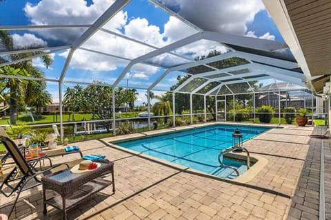 Villa Aqua Sonne Oasis has an oversized lanai with an electric heated pool