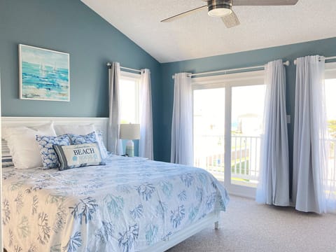 3rd-floor master bedroom king size bed