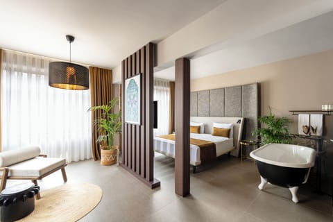 Superior Suite, 1 Bedroom | Egyptian cotton sheets, premium bedding, free minibar items