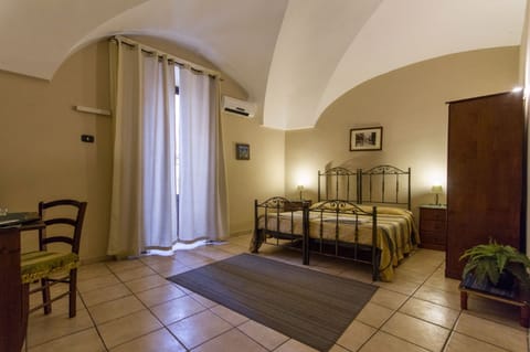 Double Room Single Use | Individually furnished, desk, laptop workspace, blackout drapes