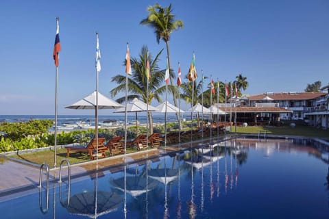 2 outdoor pools, sun loungers