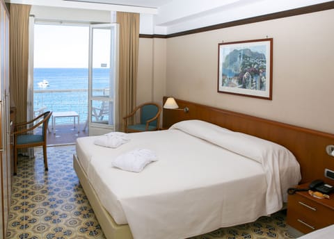 Superior Double Room, Balcony, Sea View Beach Included | Minibar, in-room safe, desk, soundproofing