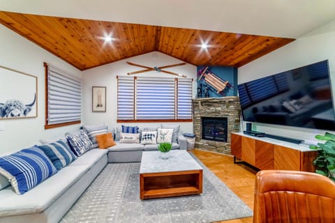 Gorgeous, bright, open living area.