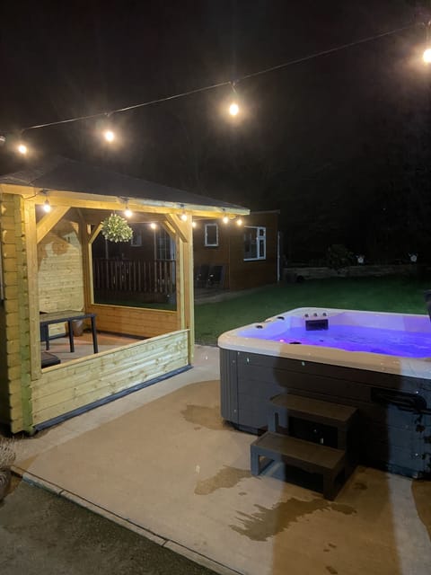 Traditional House, Accessible, Private Bathroom (Entire House - Sleeps 14) | Outdoor spa tub