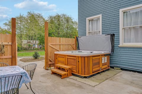 New Private Hot Tub with Garden View