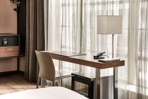 Room, 1 King Bed, City View | Hypo-allergenic bedding, pillowtop beds, in-room safe, desk