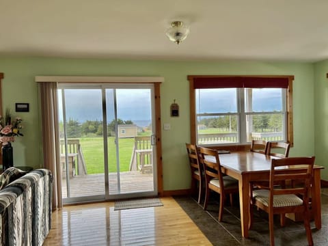 Deluxe Cottage | Living area | 45-inch flat-screen TV with satellite channels, TV