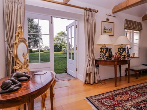 Cottage | Living room | Fireplace