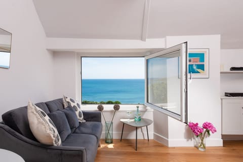 Sofa, Coffee Table, Sea view-Nutshell