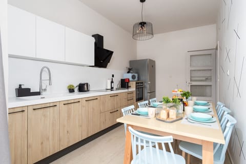 The kitchen and the dining table