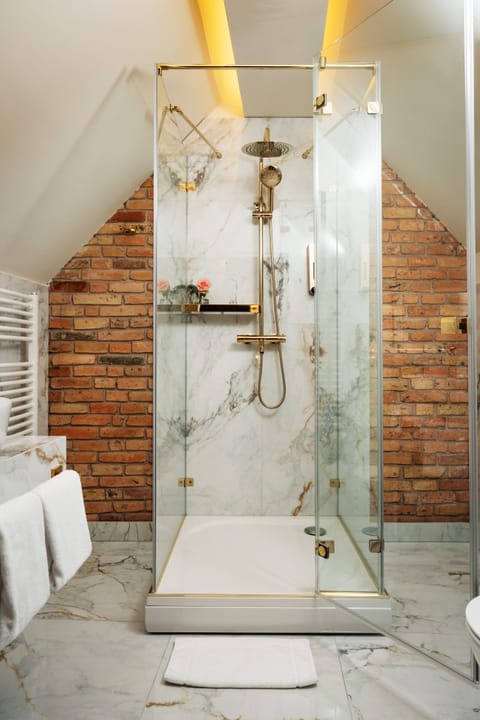 Two floors Suite with terrace | Bathroom | Free toiletries, hair dryer, bathrobes, heated floors