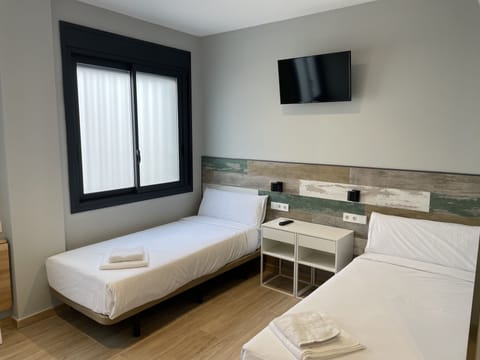 Basic Twin Room | Desk, free WiFi, bed sheets