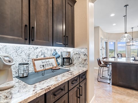 Desert Dreamin: - Coffee anyone! Regular drip coffee maker and keurig.