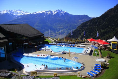 Indoor pool, 2 outdoor pools, pool umbrellas, sun loungers