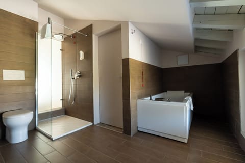 Romantic Suite, Hot Tub | Bathroom | Free toiletries, hair dryer, bathrobes, bidet