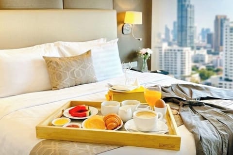 Executive Studio Suite | In-room safe, blackout drapes, soundproofing, free WiFi