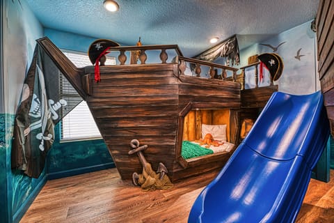 Calling all young adventurers to our exciting Dueling Ships bedroom