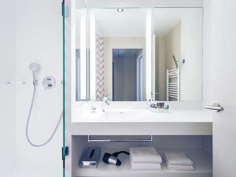 1 bedroom, in-room safe, individually decorated, individually furnished