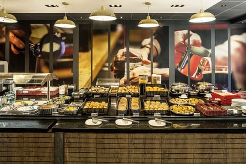 Daily buffet breakfast for a fee